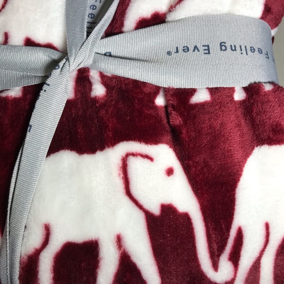 🐘 last one! Prancing elephants 50x60 plush throw - Picture 8 of 8